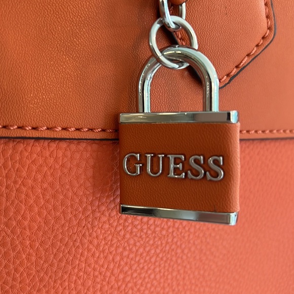 NEW WITH OUT TAGS GUESS LEERA SATCHEL IN ORANGE - Picture 3 of 10